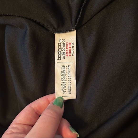 Plus size off shoulder little black dress - Picture 6 of 9